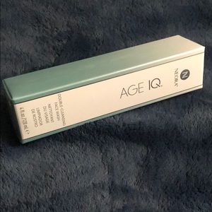 Neora Age IQ Double Cleansing Facewash